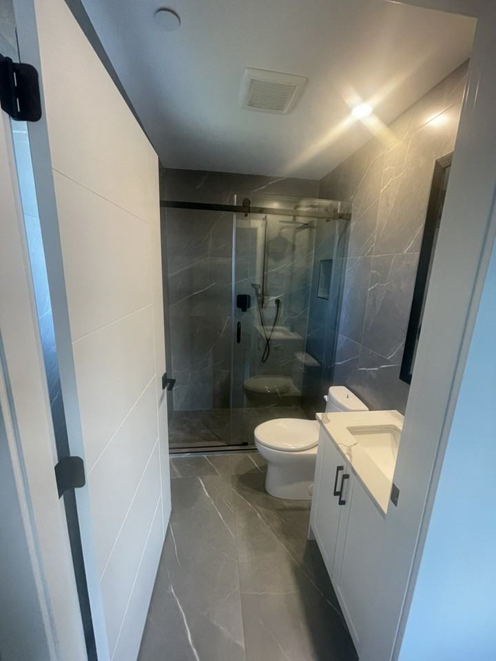 1958 Graveley St - Photo 2 of 9