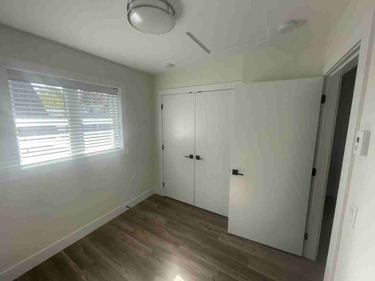 1958 Graveley St - Photo 7 of 9