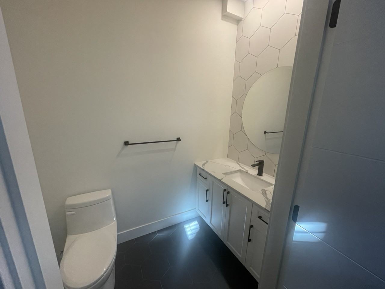 1958 Graveley St - Photo 6 of 9