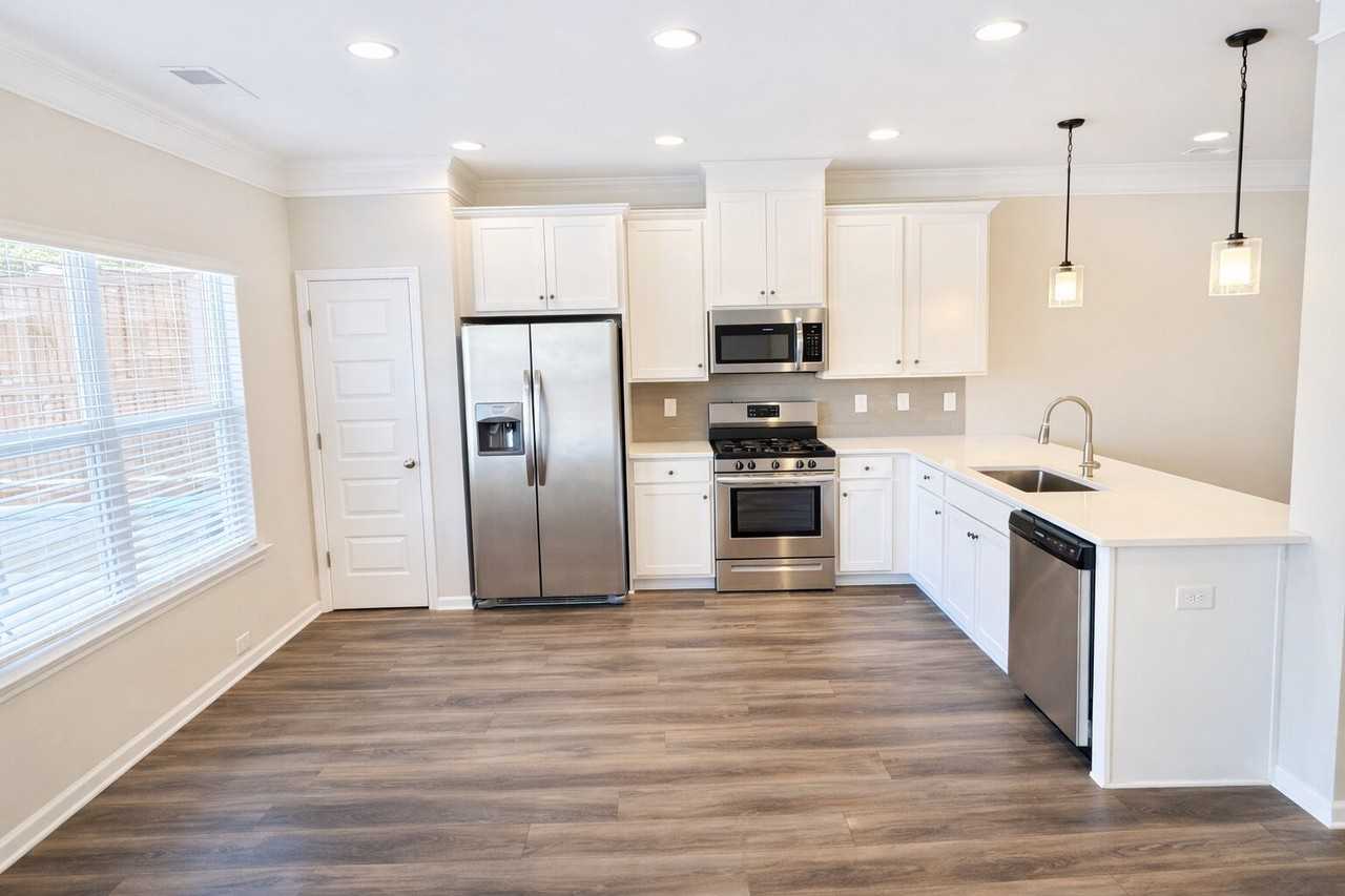 5258 City Walk Dr - Photo 4 of 22