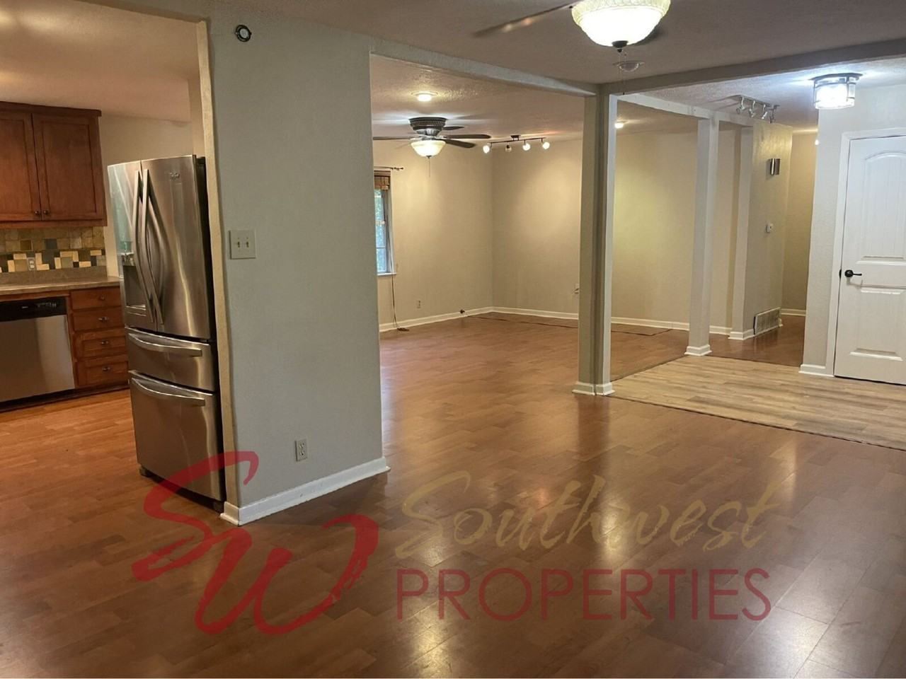 585 N Charlotte Ave - Photo 4 of 18