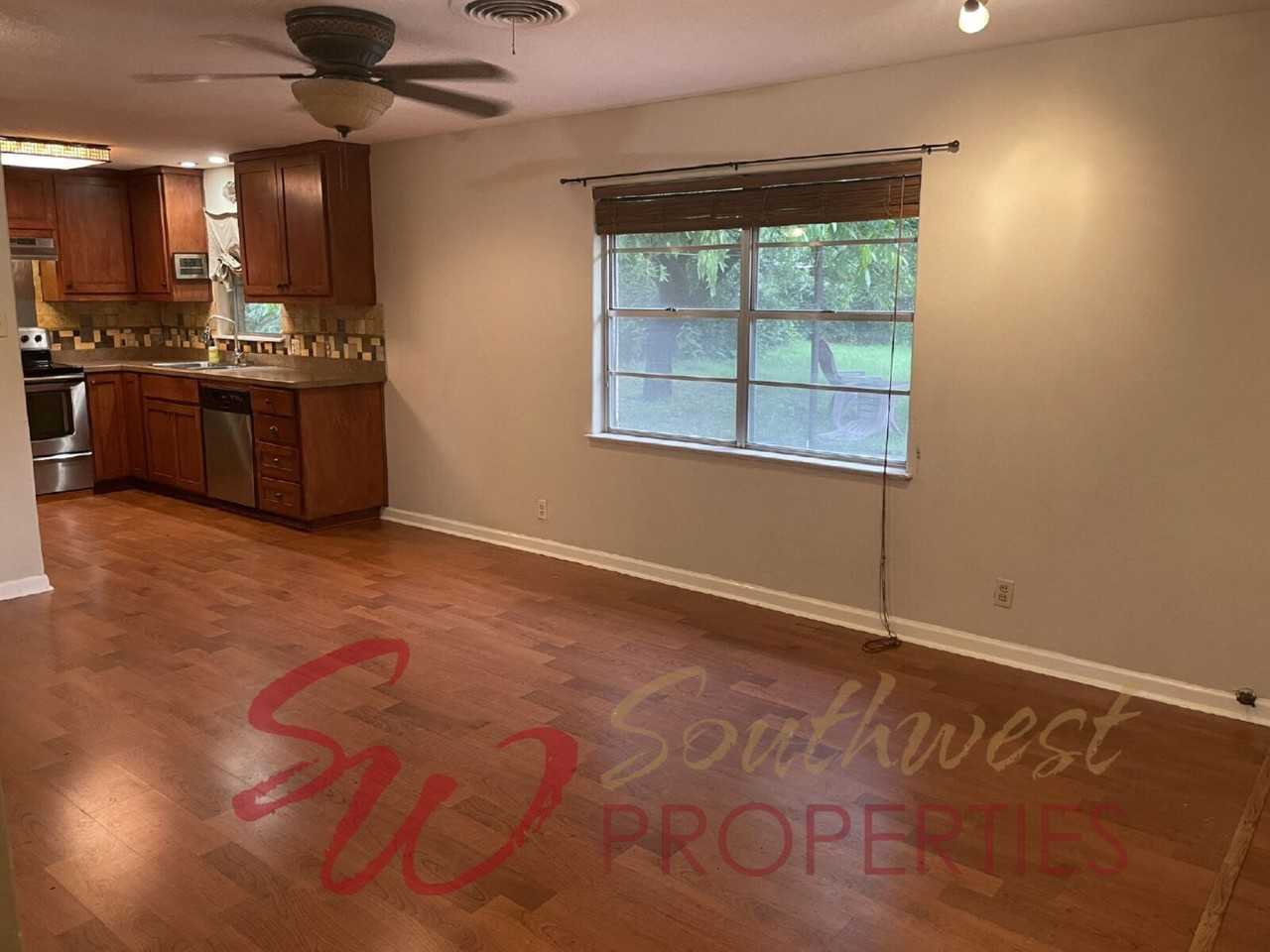 585 N Charlotte Ave - Photo 6 of 18