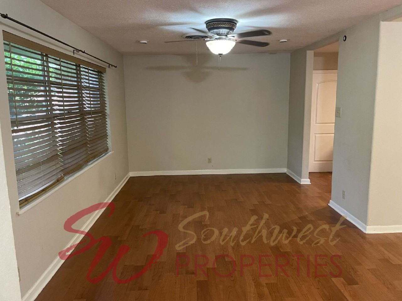 585 N Charlotte Ave - Photo 7 of 18