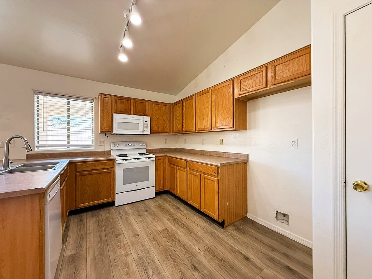 2601 S 80th Ln - Photo 4 of 28