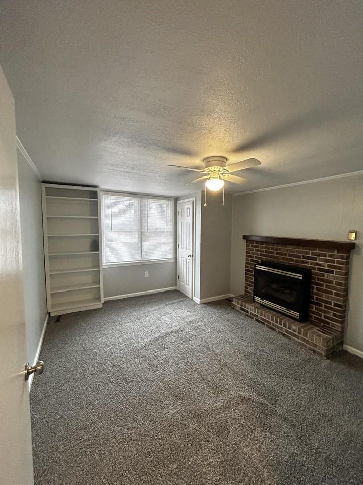 447 Mcgill St - Photo 4 of 11