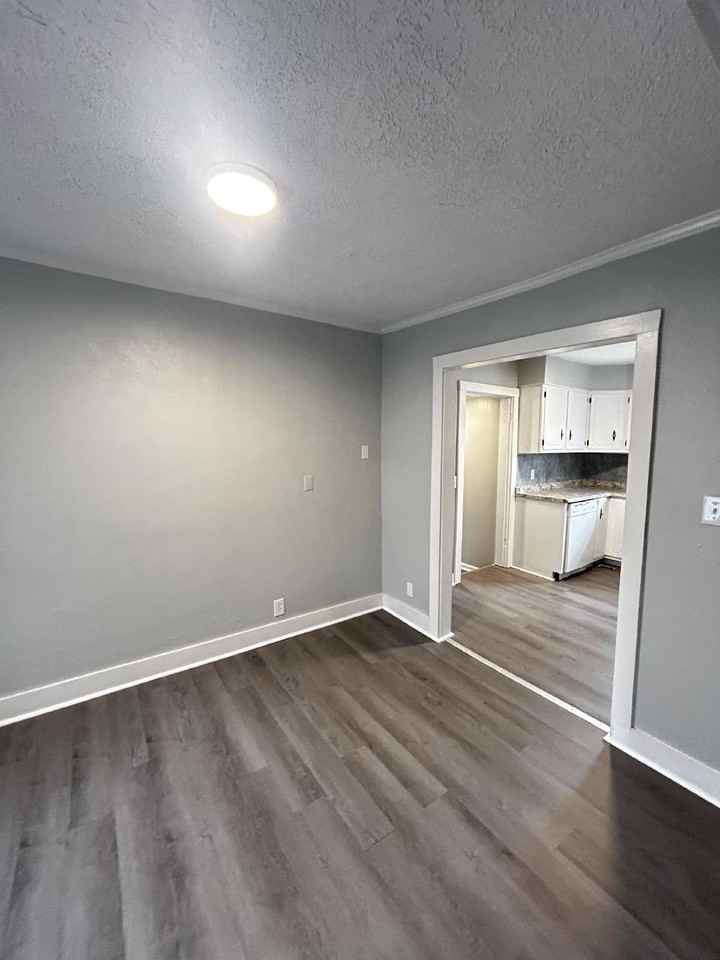 447 Mcgill St - Photo 6 of 11