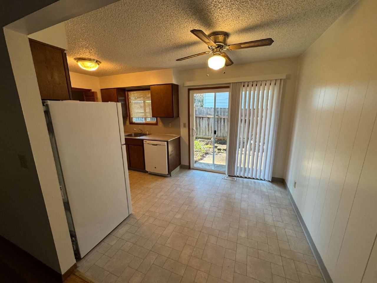 4048 Se Howe St - Photo 4 of 7