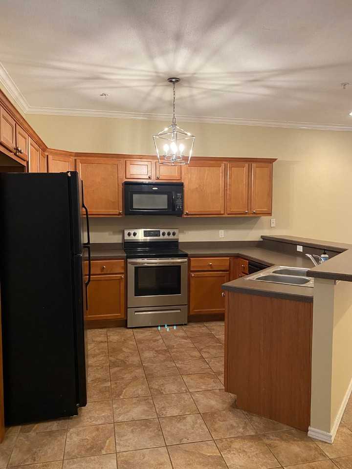 2104 Main St - Photo 4 of 10