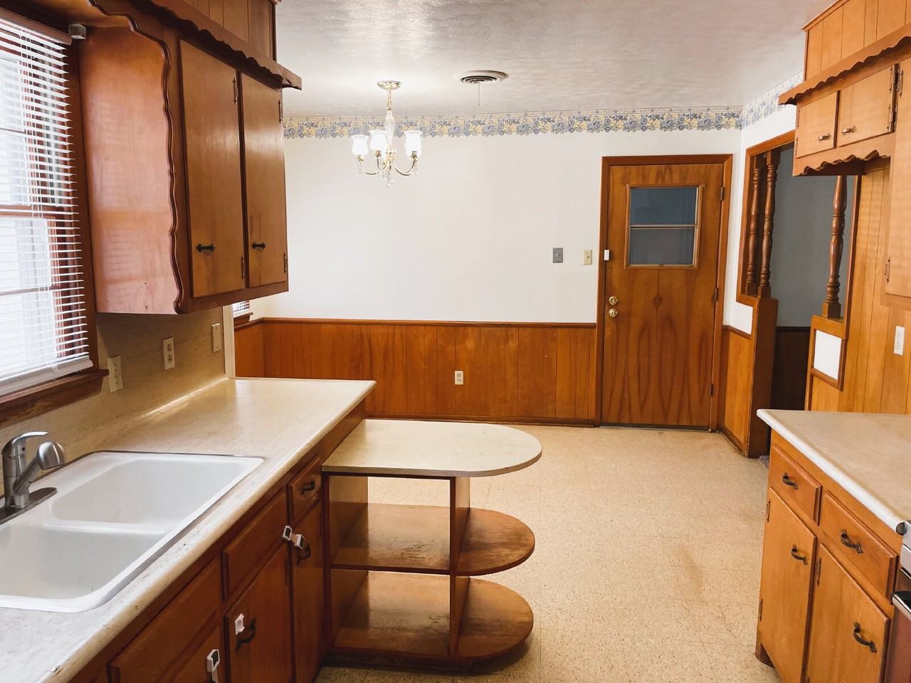 1306 46th Pl - Photo 3 of 14