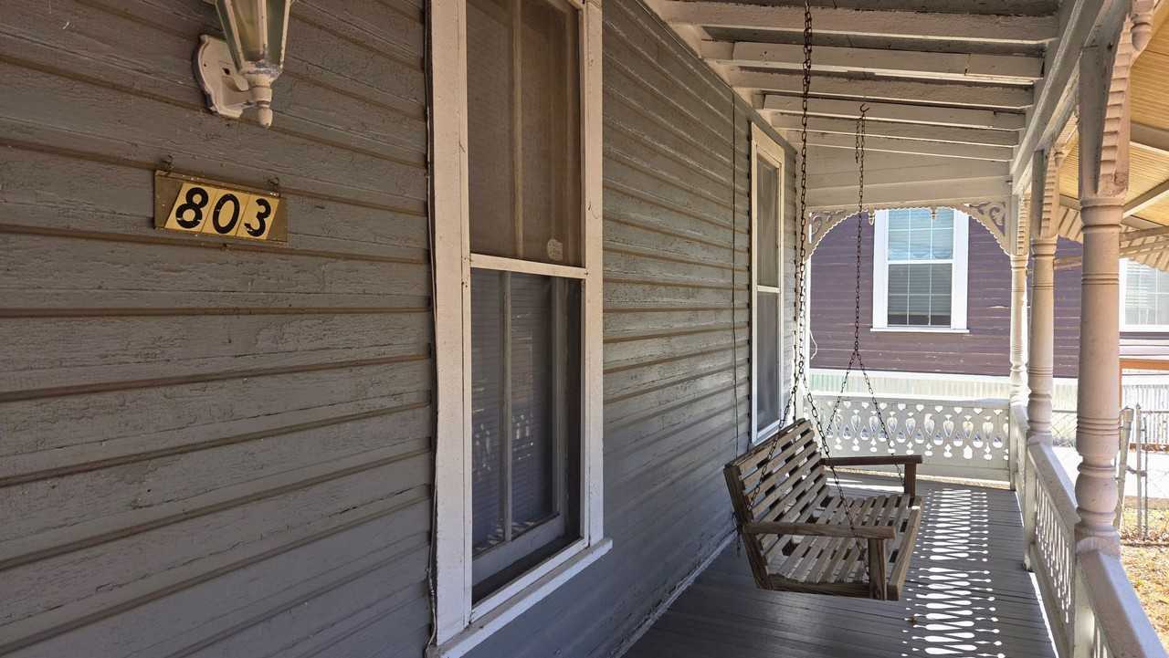 803 Montana St - Photo 2 of 25