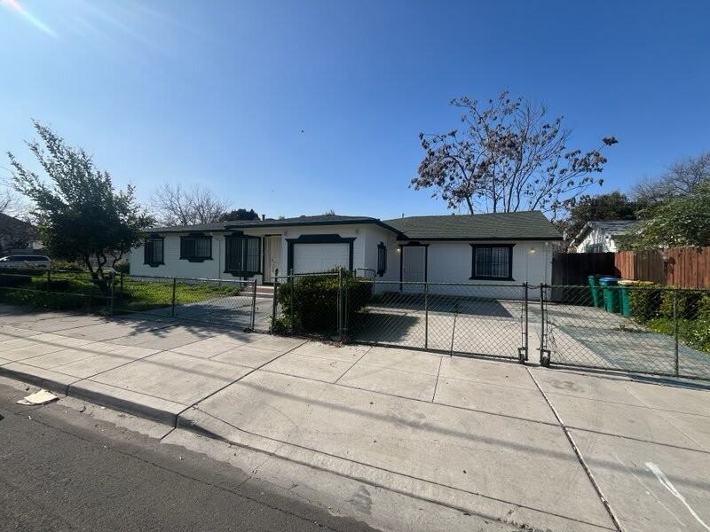 1045 S American St - Photo 2 of 15