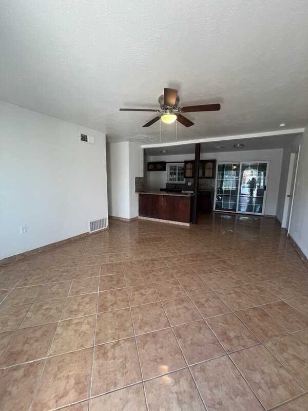 1045 S American St - Photo 3 of 15