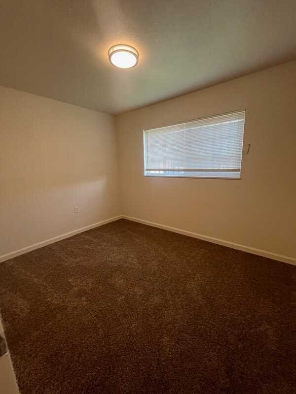 1045 S American St - Photo 6 of 15