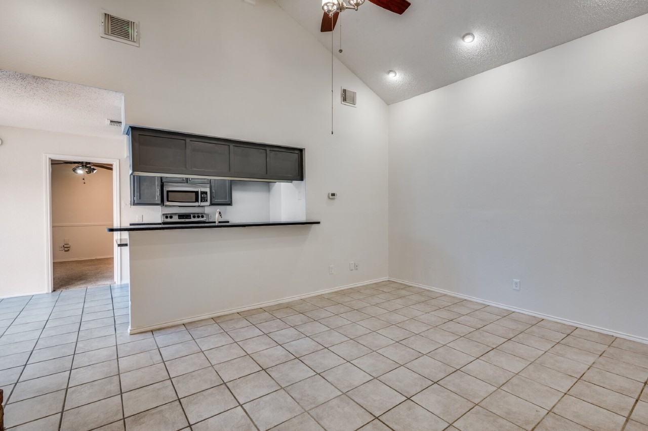6913 Sierra Dr - Photo 3 of 13