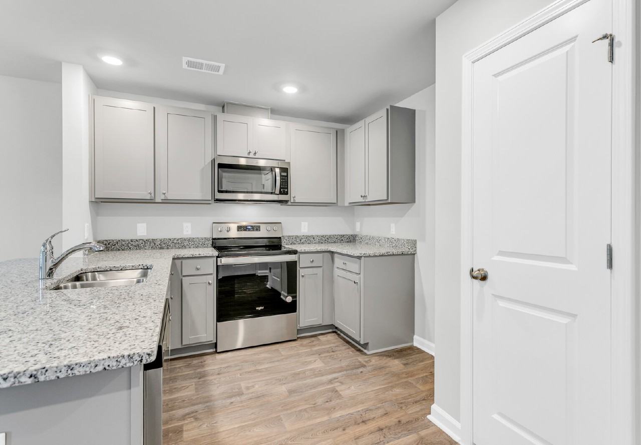 218 Coneflower Rd - Photo 5 of 27