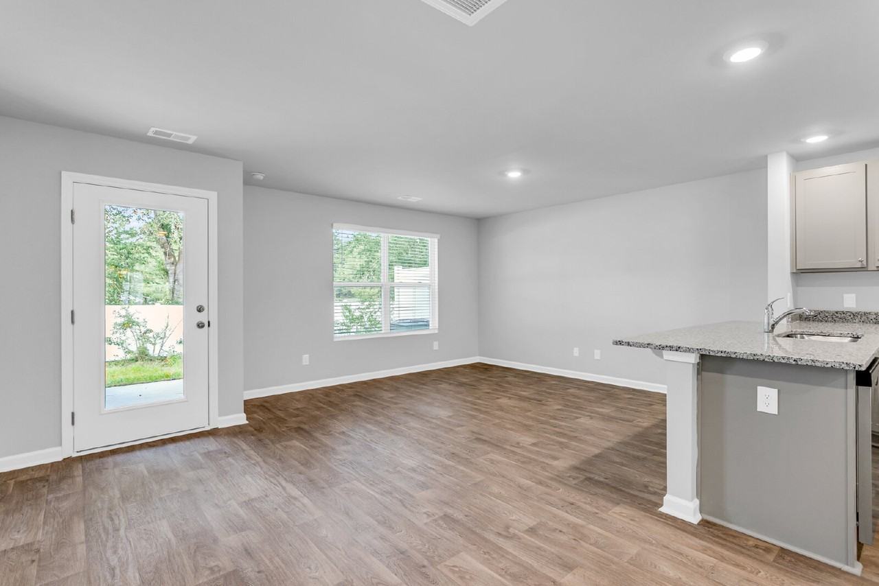 218 Coneflower Rd - Photo 6 of 27