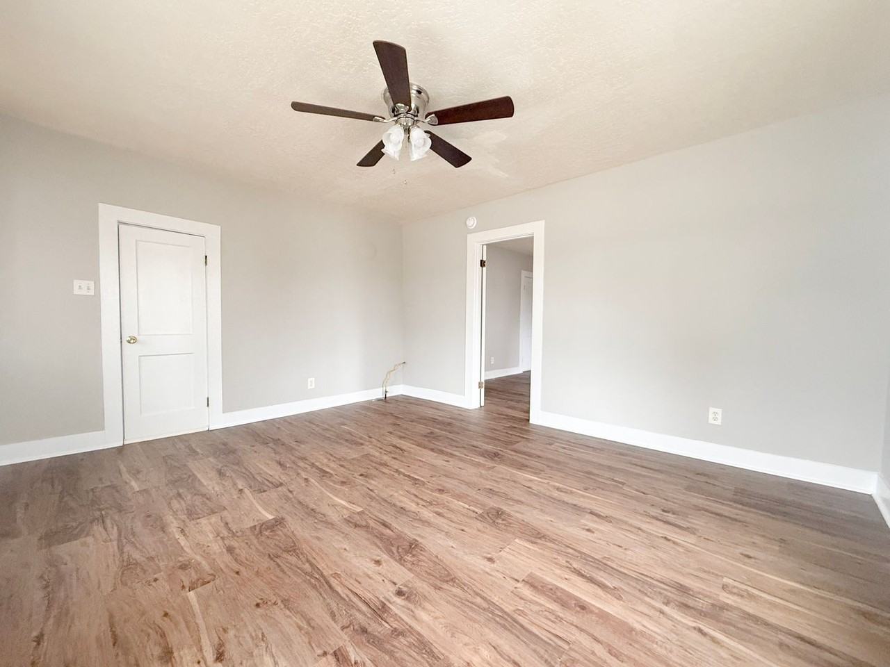 124 N Main St - Photo 3 of 21