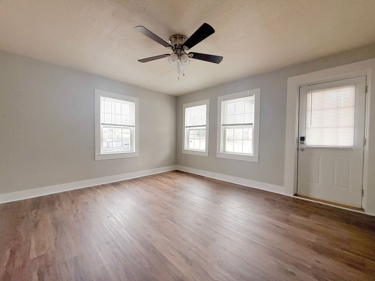 124 N Main St - Photo 5 of 21