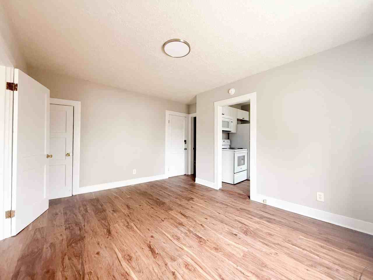124 N Main St - Photo 6 of 21