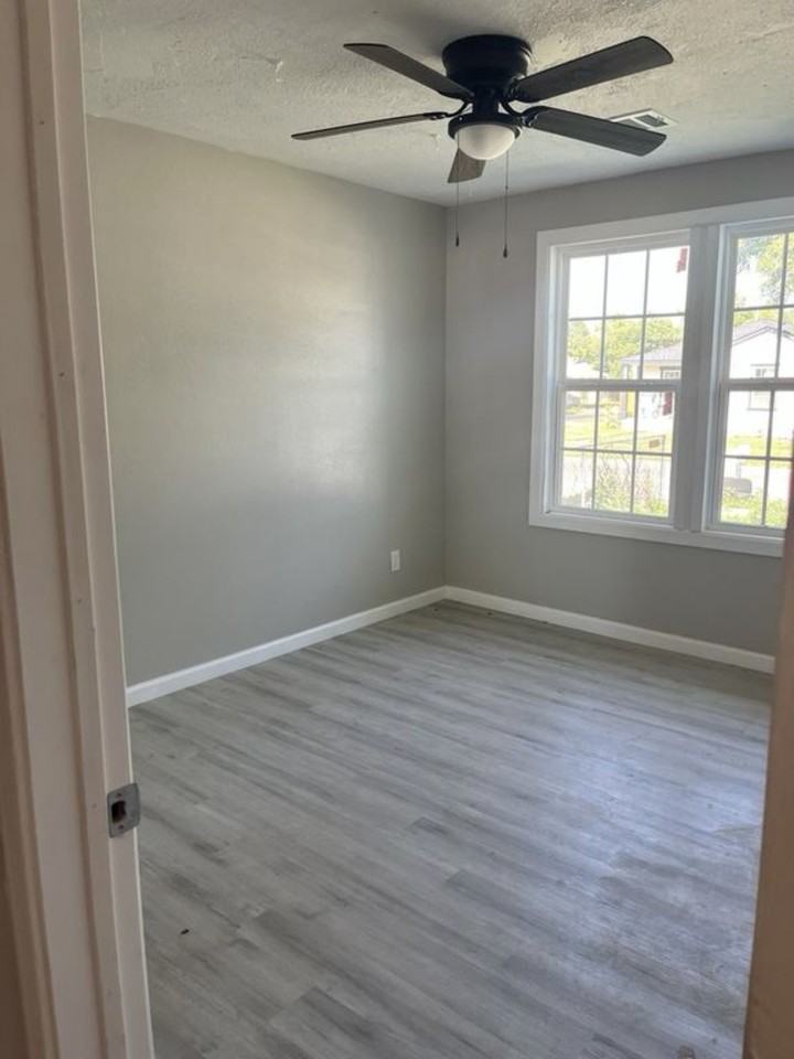 1302 Parker St - Photo 7 of 10