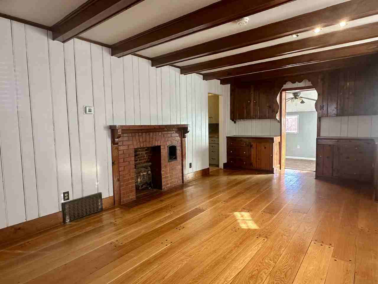 2515 25th St - Photo 2 of 13