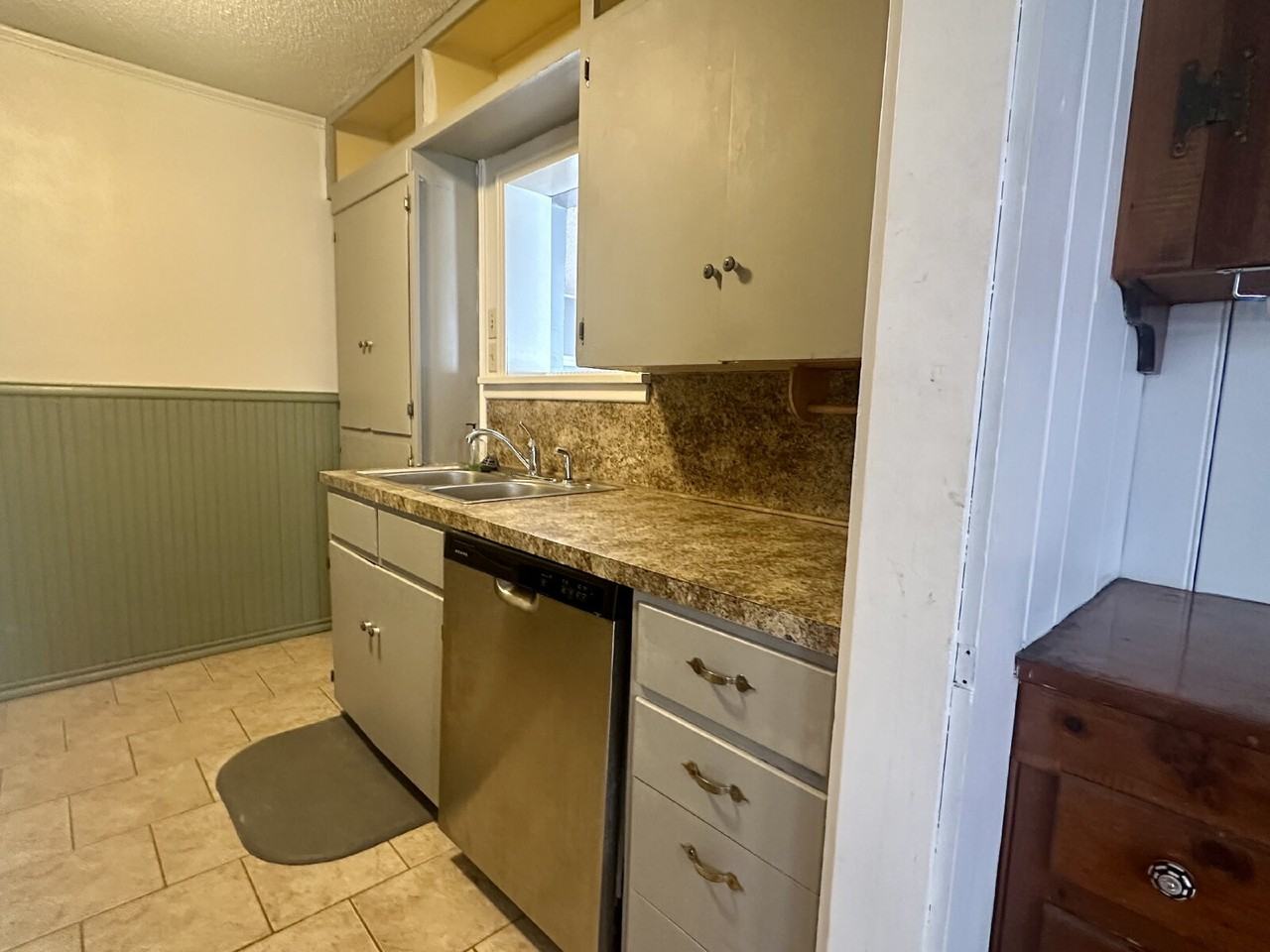 2515 25th St - Photo 3 of 13