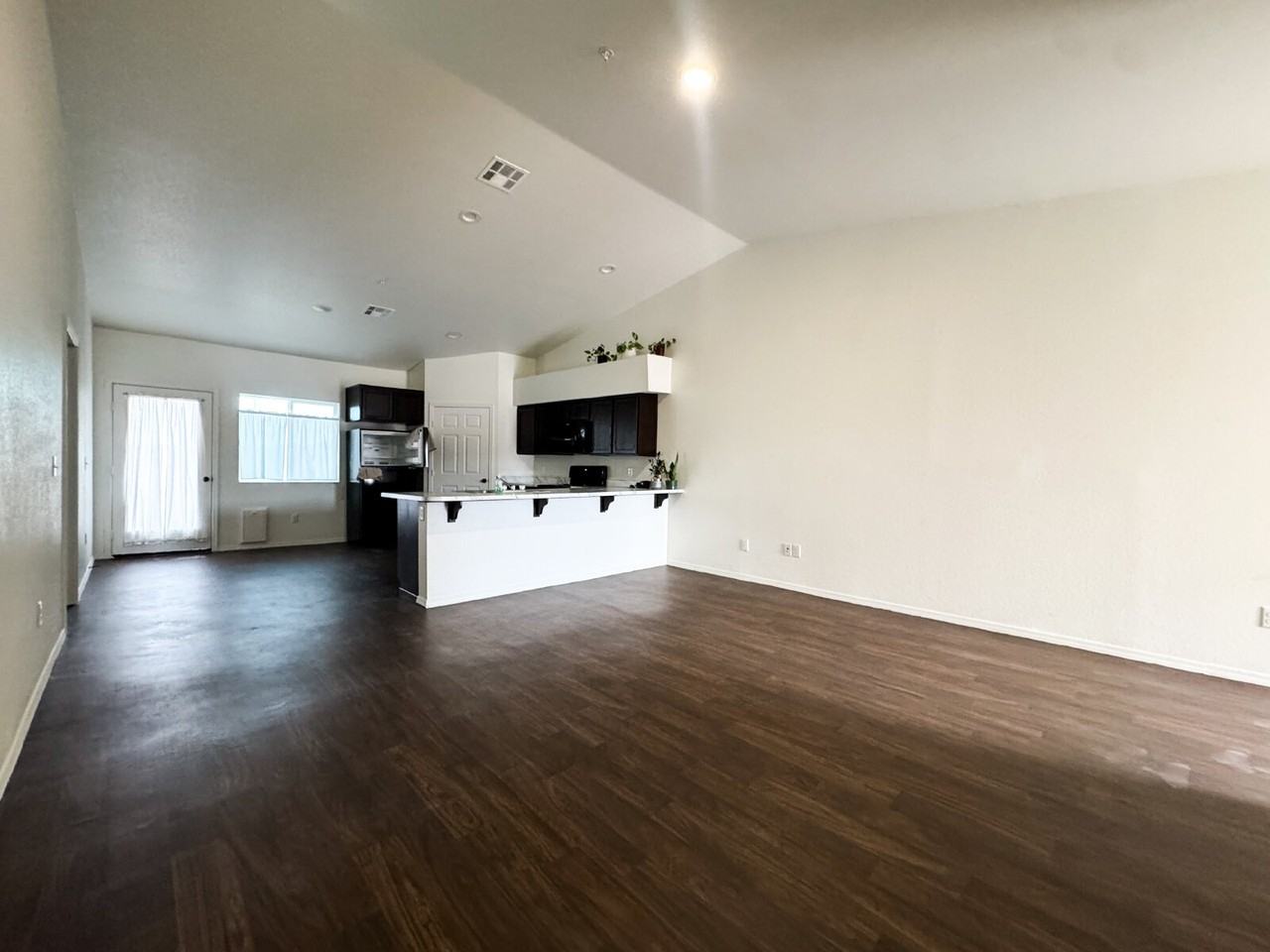 7176 E 38th Ln - Photo 4 of 18