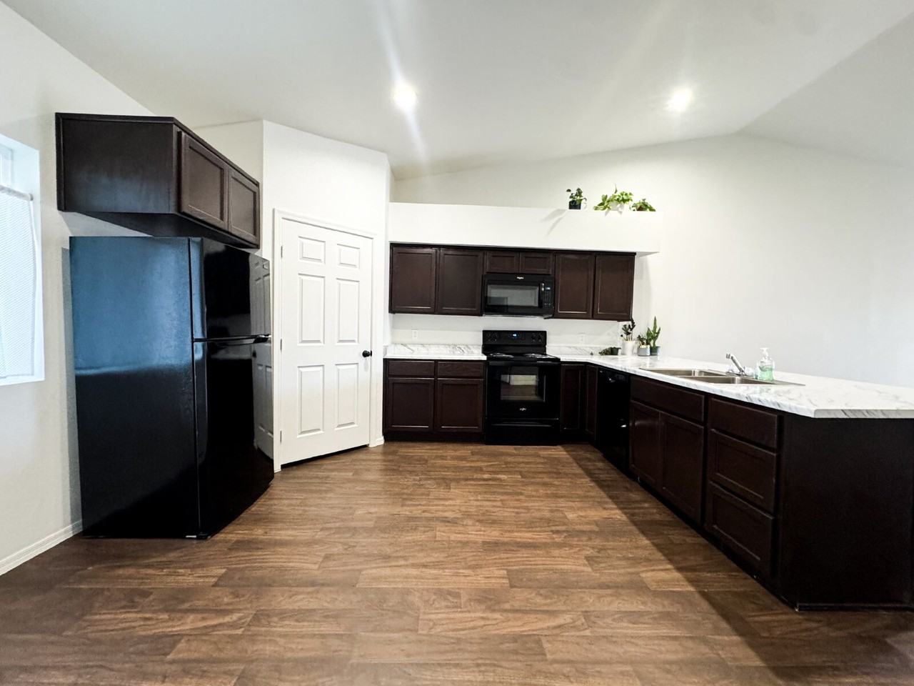 7176 E 38th Ln - Photo 7 of 18