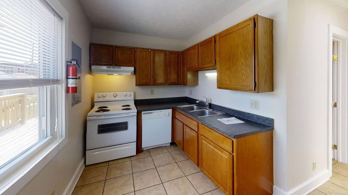 1372 Indianola Ave - Photo 2 of 5