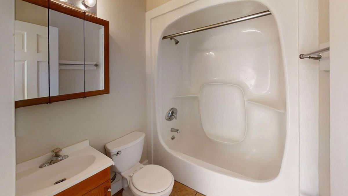 1372 Indianola Ave - Photo 4 of 5