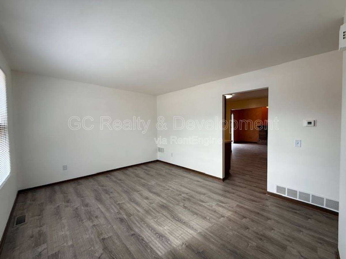 944 Shady Ln - Photo 2 of 10