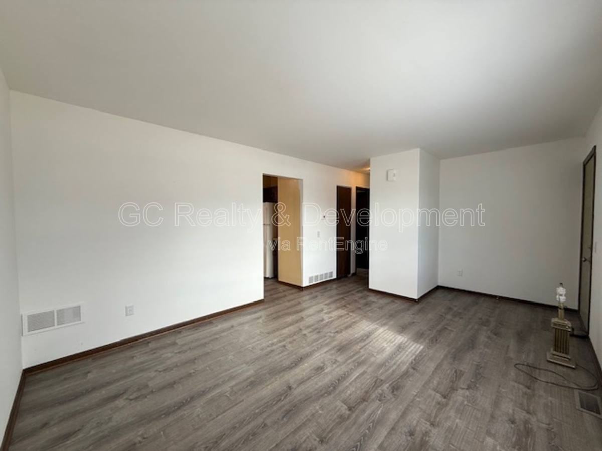944 Shady Ln - Photo 3 of 10