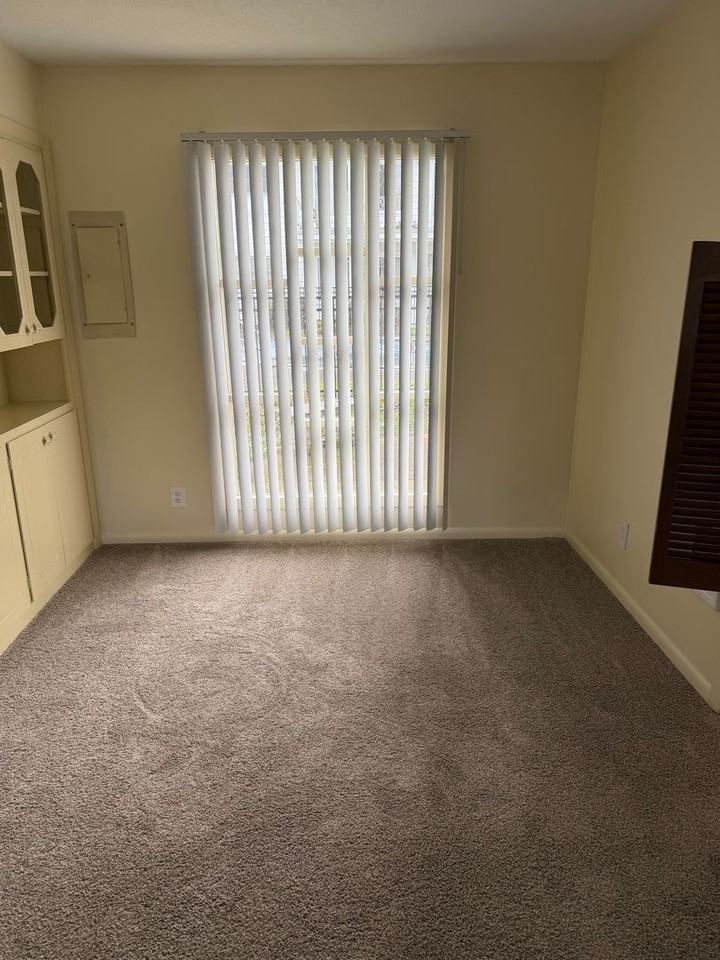 Williamsburg House Apartments - Photo 2 of 34