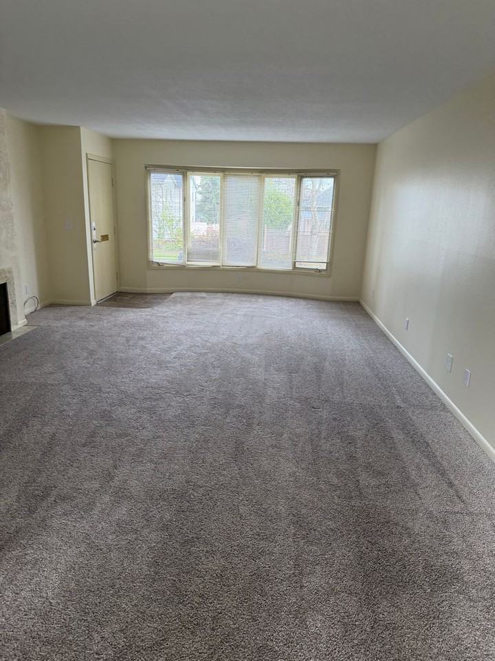 Williamsburg House Apartments - Photo 3 of 34
