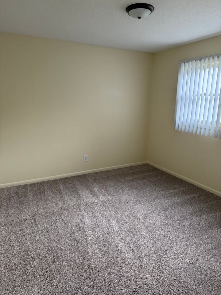 Williamsburg House Apartments - Photo 5 of 34