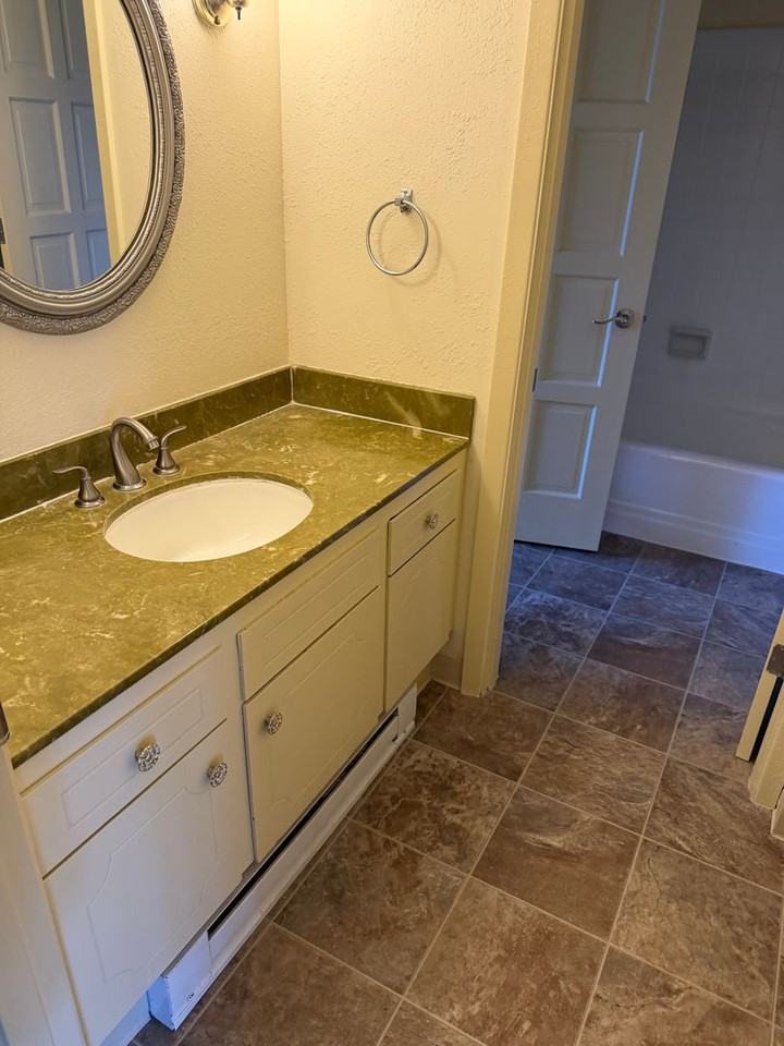 Williamsburg House Apartments - Photo 6 of 34