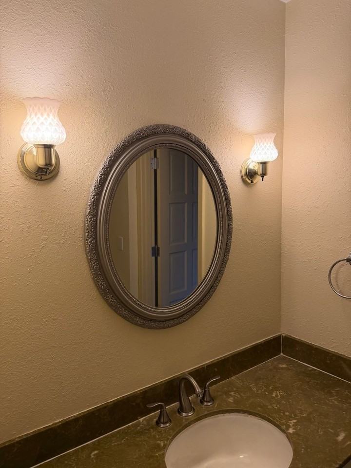 Williamsburg House Apartments - Photo 7 of 34