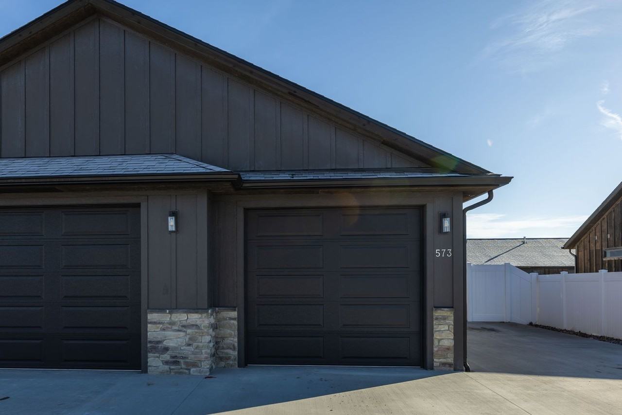 573 S Teton Ave - Photo 2 of 18