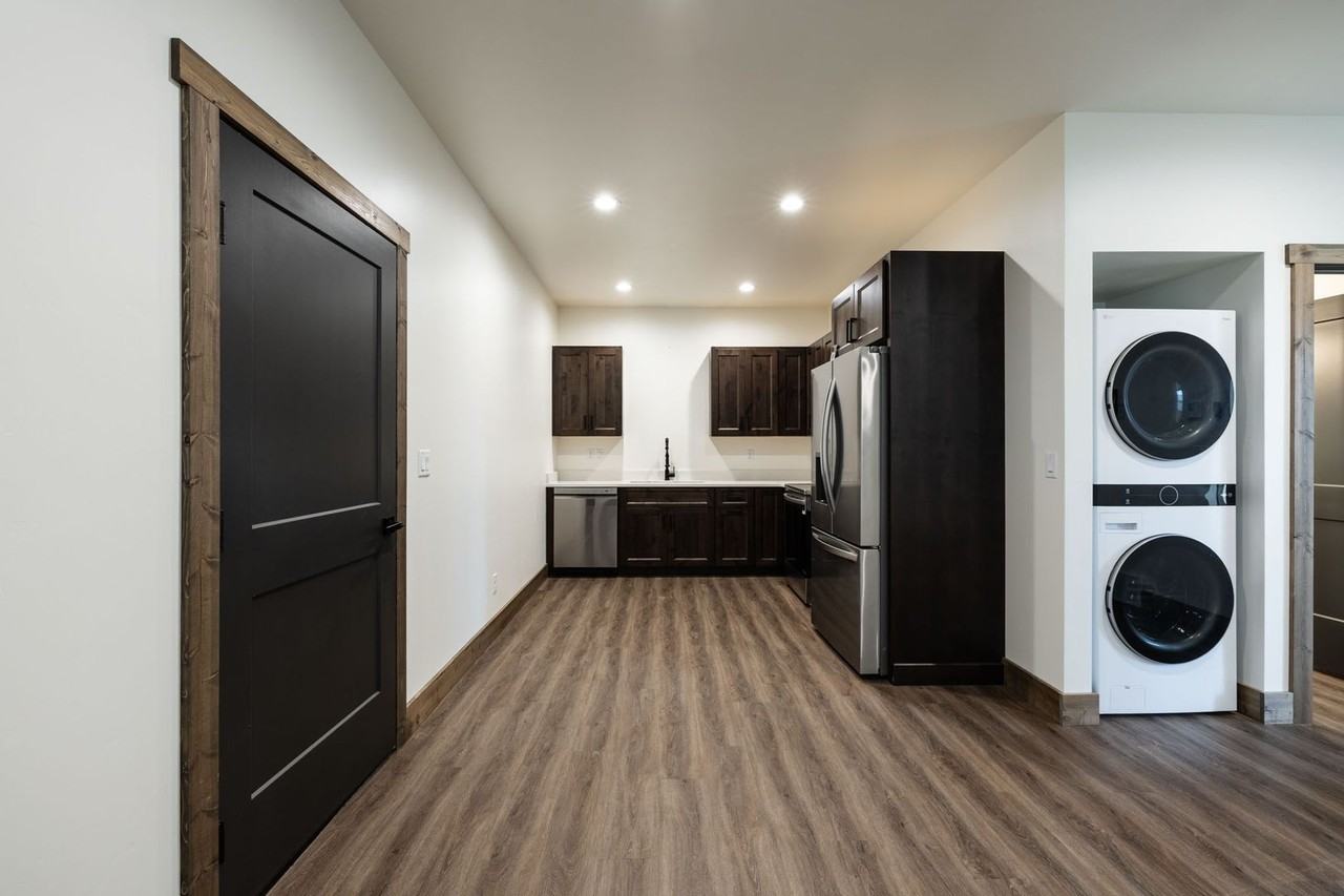 573 S Teton Ave - Photo 3 of 18