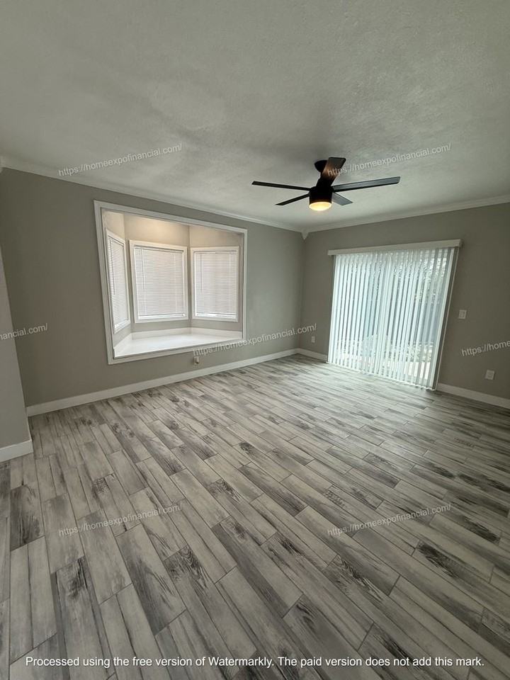 4420 Mobley Ave - Photo 4 of 39