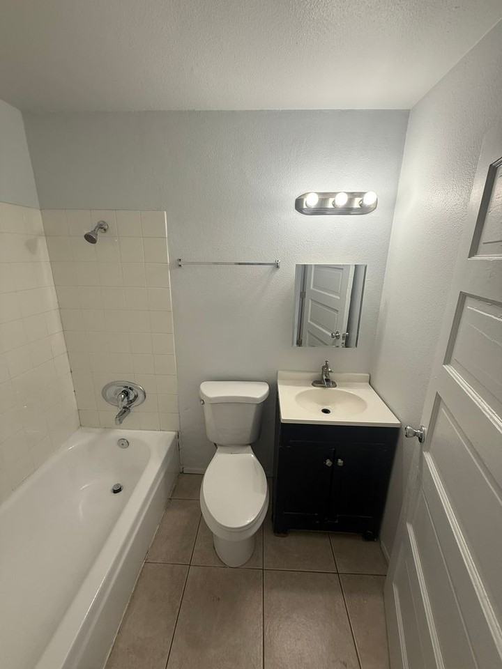 204 E 2nd Avenue (Trenton Arms) - Photo 7 of 8