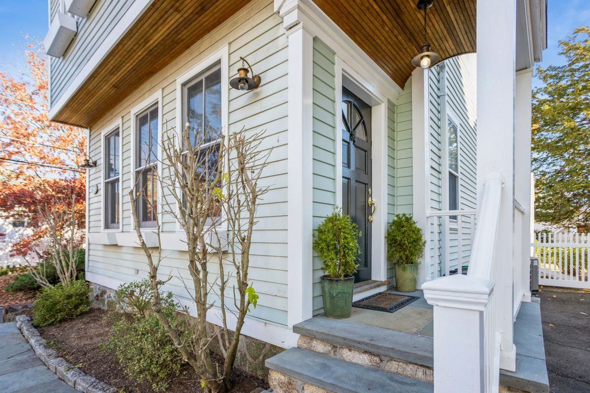 179 Connecticut Ave - Photo 3 of 25