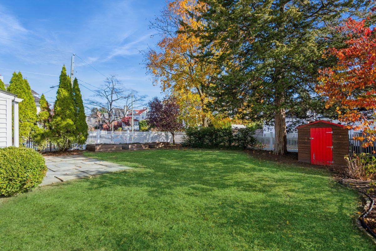 179 Connecticut Ave - Photo 5 of 25