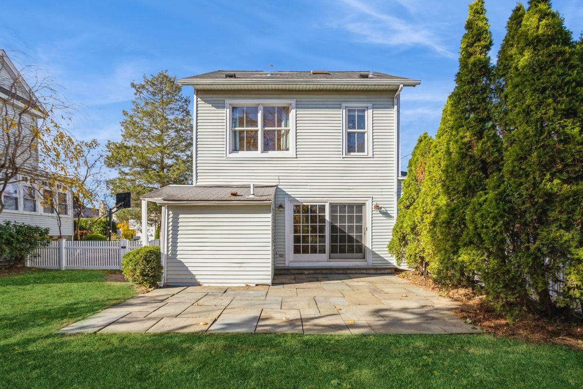 179 Connecticut Ave - Photo 7 of 25