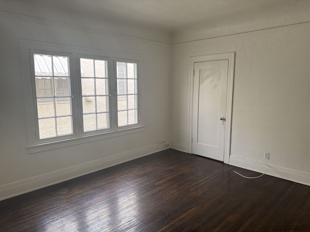 245 S Berendo St ##201 - Photo 5 of 10