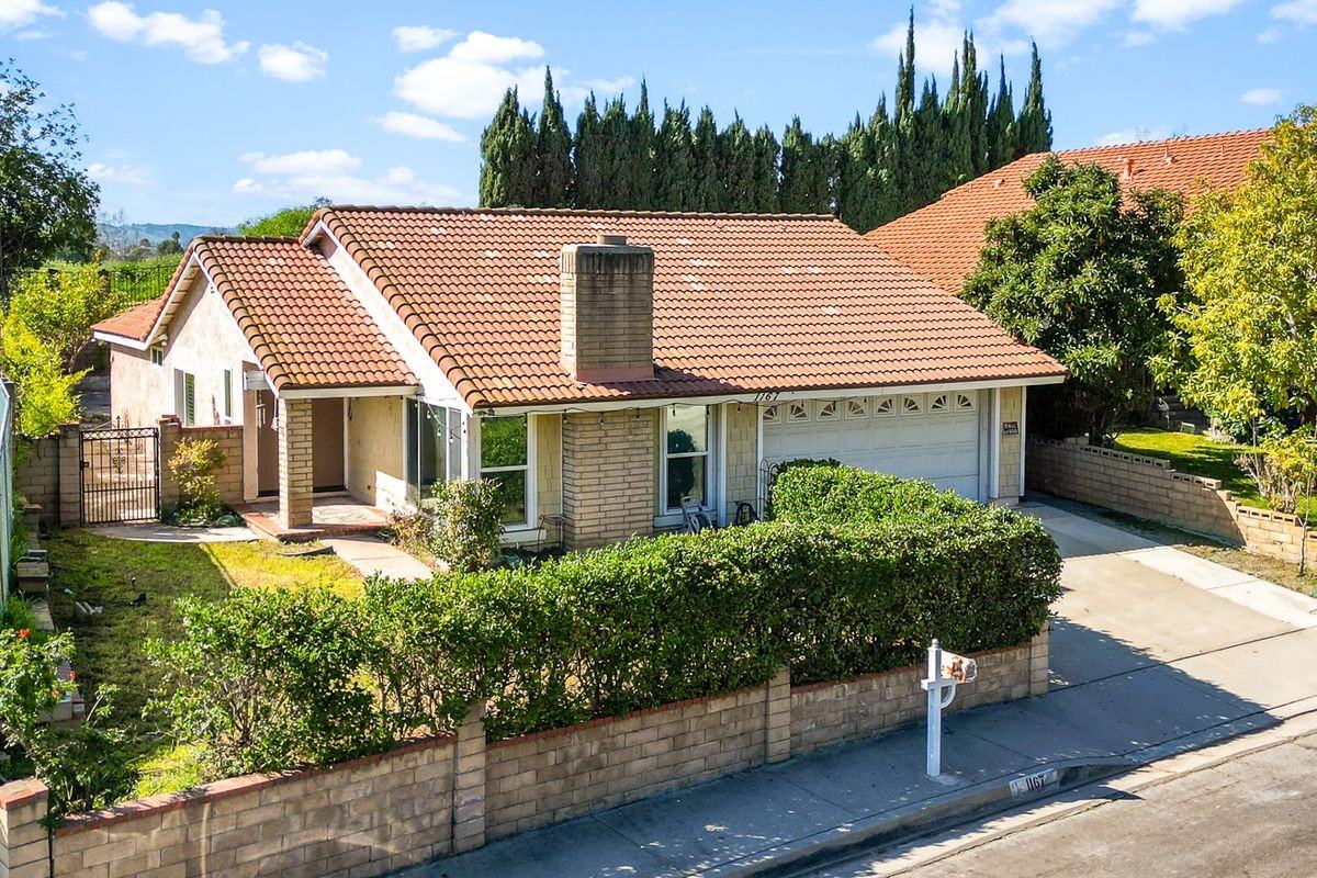 1167 Tierra Luna - Photo 3 of 28