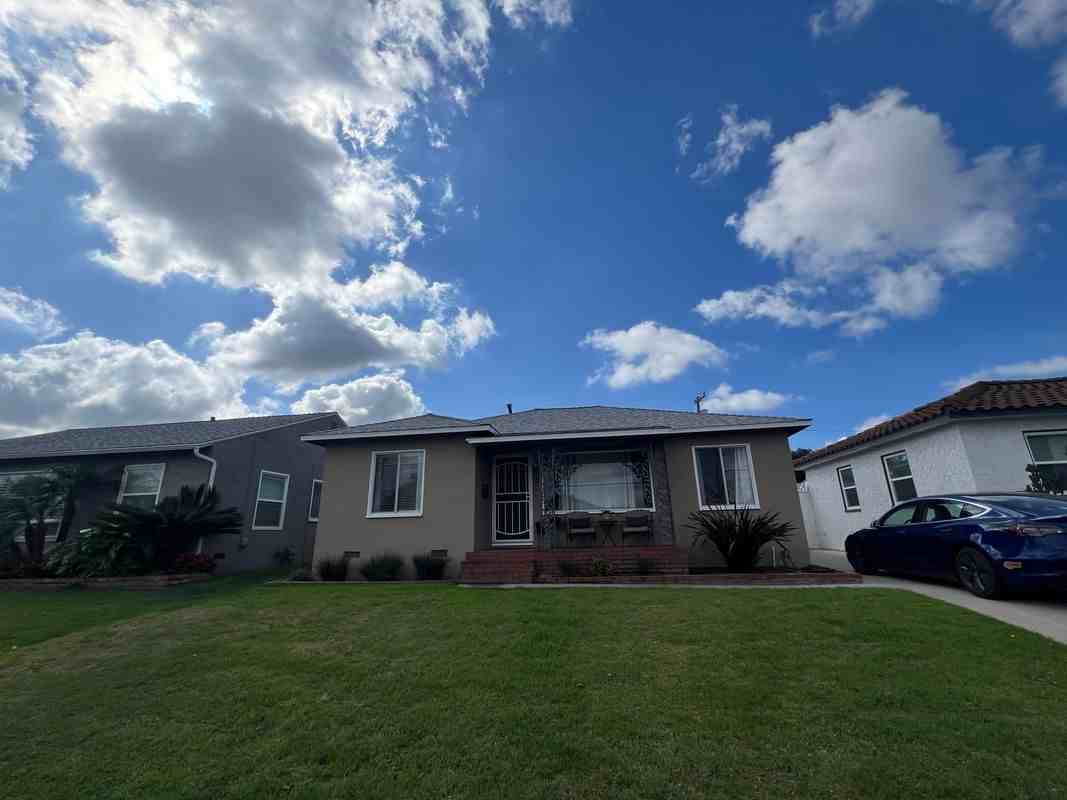 6142 Harvey Way - Photo 4 of 33