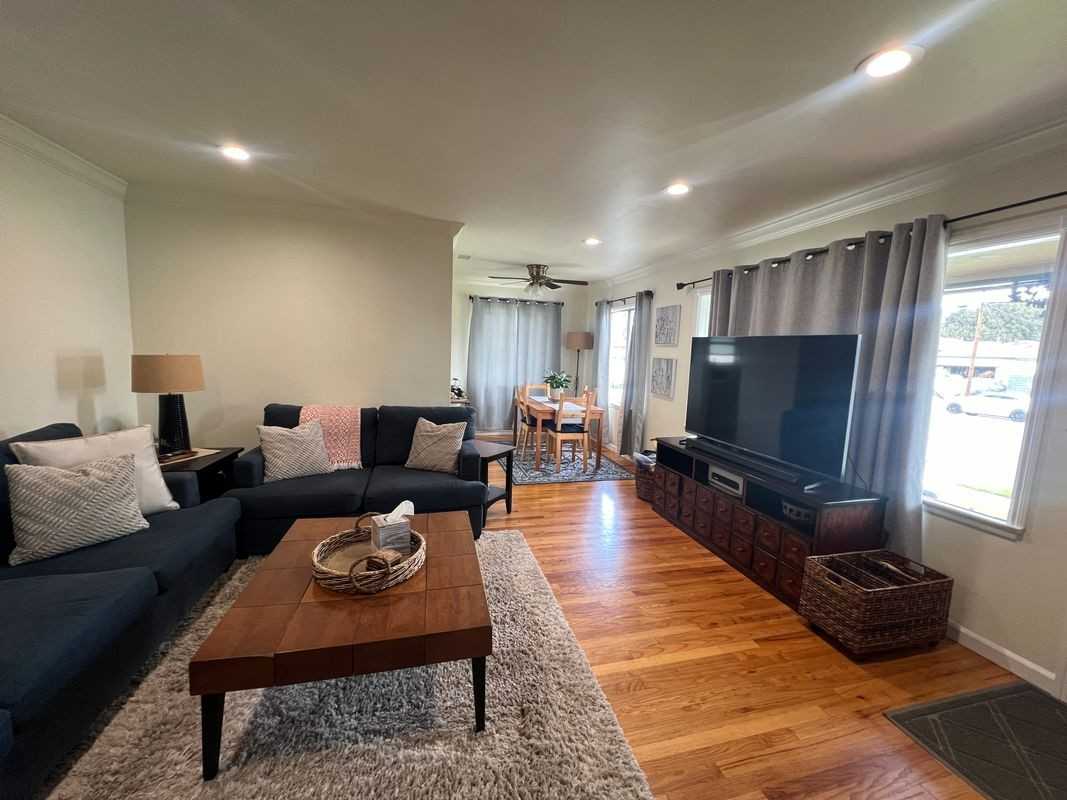 6142 Harvey Way - Photo 6 of 33