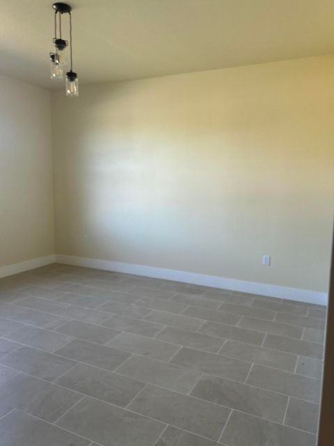 301 Se Bayview Ter - Photo 2 of 3