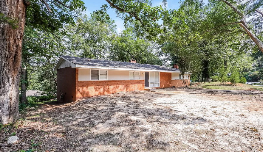 3966 Mosley Dr - Photo 2 of 15